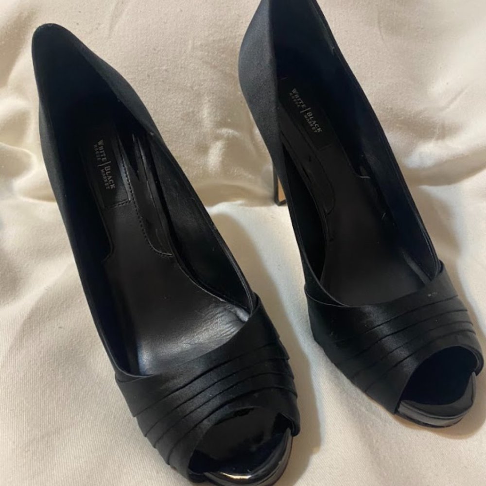 White House Black Market WHBM Black Peep Toe 7.5